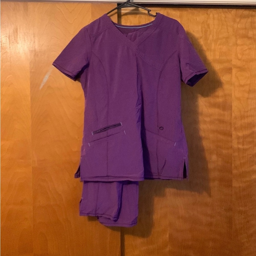 Women’s scrub set